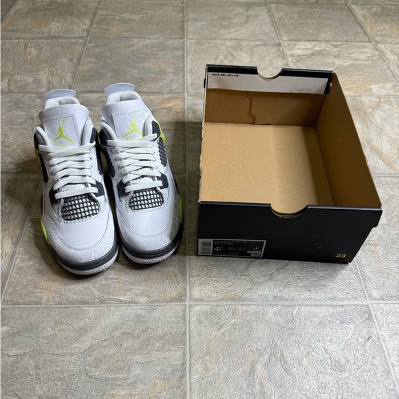 Air Jordan 4 Retro Light Lemon Twist GS Shoe Size 4.5Y White HJ5990-100 NWT